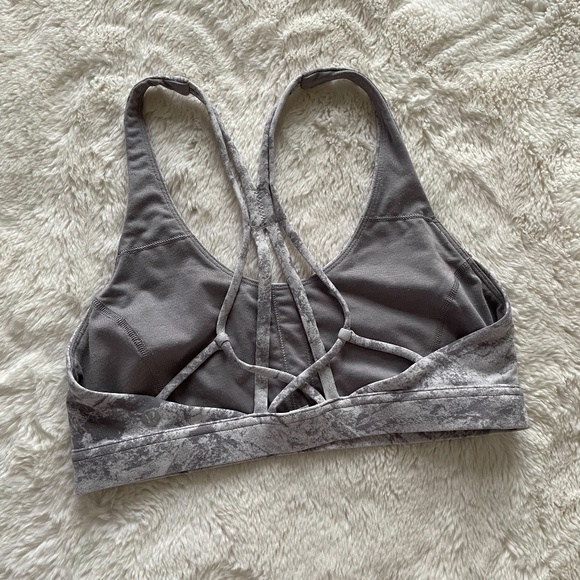Lululemon Flow Freely Bra in Washed Marble Alpine White Silverscreen - Picture 4 of 6